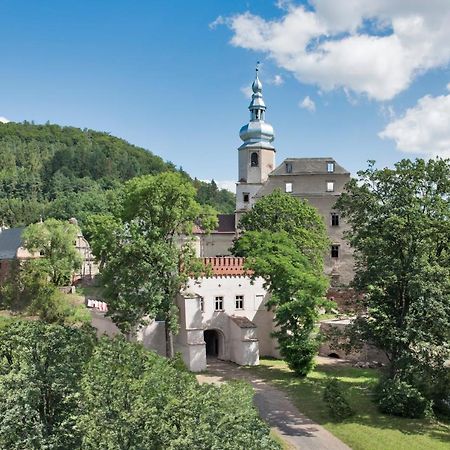 Zamek Sarny - Schloss Scharfeneck 쿠드즈코 외부 사진