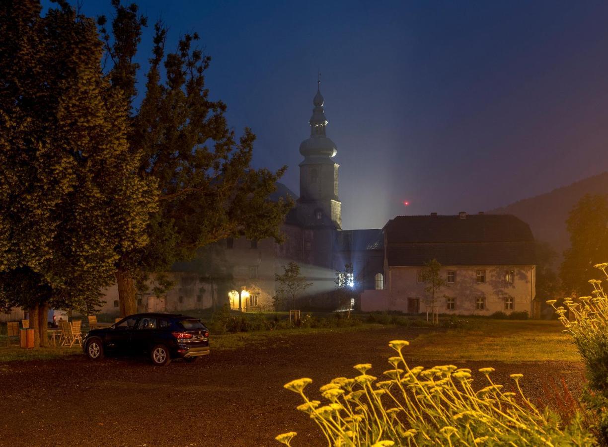 Zamek Sarny - Schloss Scharfeneck 쿠드즈코 외부 사진