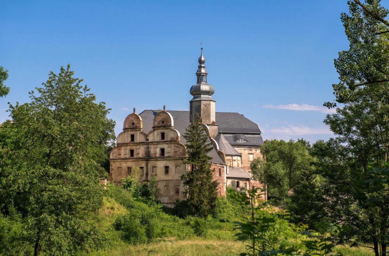 Zamek Sarny - Schloss Scharfeneck 쿠드즈코 외부 사진