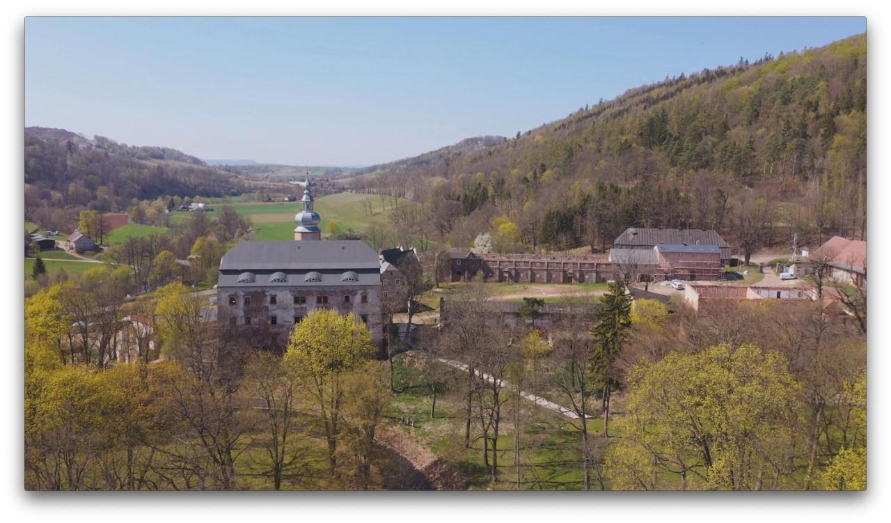 Zamek Sarny - Schloss Scharfeneck 쿠드즈코 외부 사진